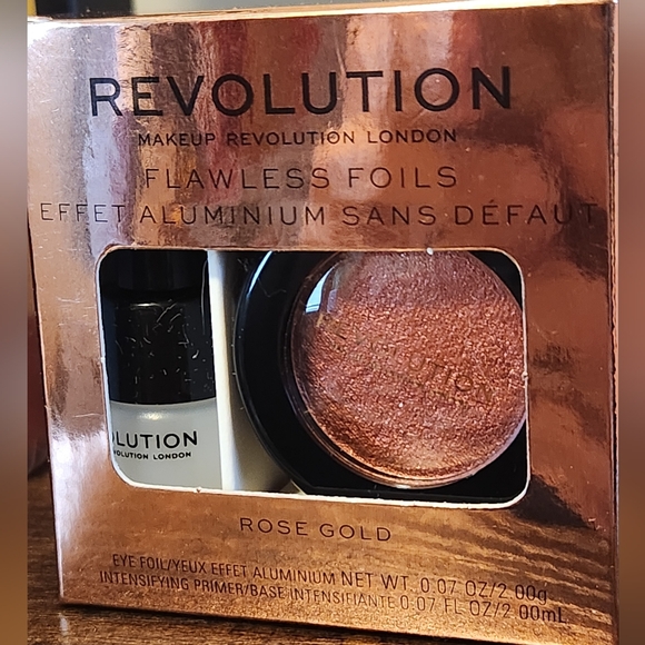 MAKEUP BEAUTY BUNDLE 10pc REVOLUTION - Picture 3 of 8